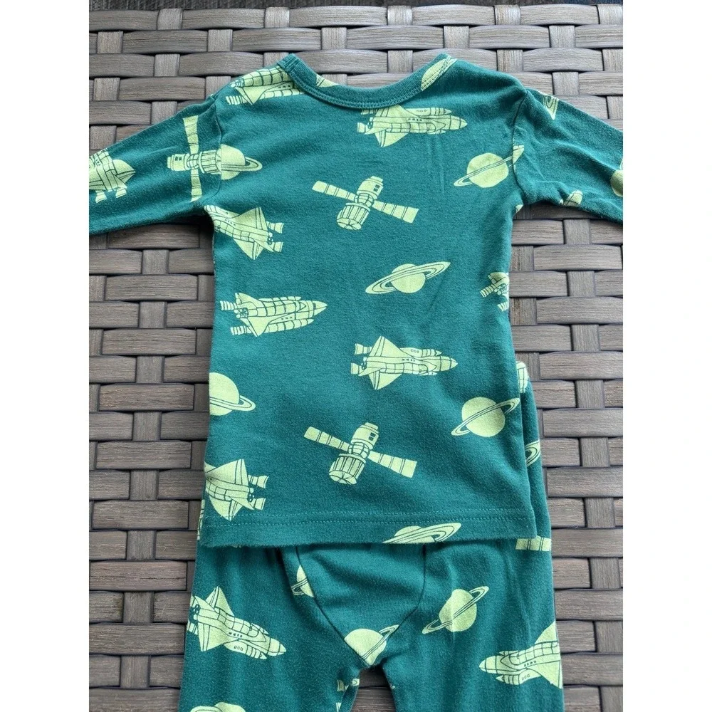 babyGap 100% Organic Cotton‎ Space PJ Set Size 2 Glow in the Dark Green